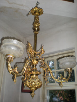 Candelabru de bronz si sticla gravata